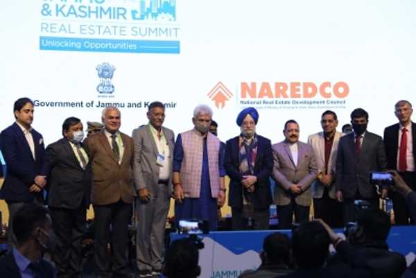 हम वह सभी दीवारें तोड़ देंगे, जो जम्मू-कश्मीर के विकास के रास्ते में आएंगी : मनोज सिन्हा